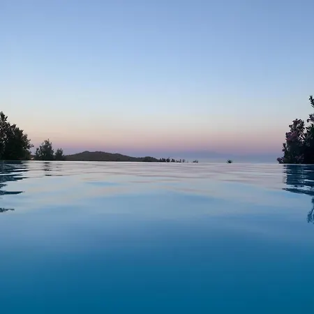 Alpha Luxury - Private Pool & Vip Services *